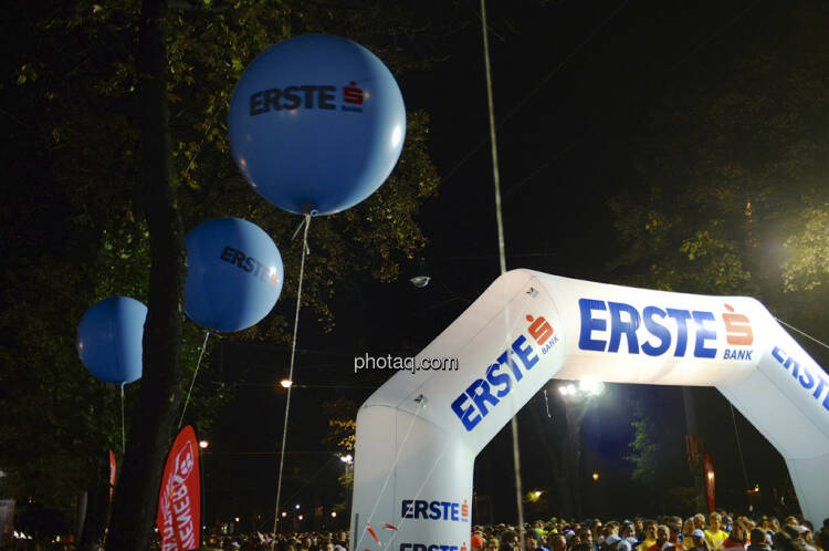 Erste Bank Vienna night run 2013, Startbereich, Luftballons