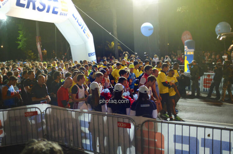 Erste Bank Vienna night run 2013, L&auml;ufer vor dem Start