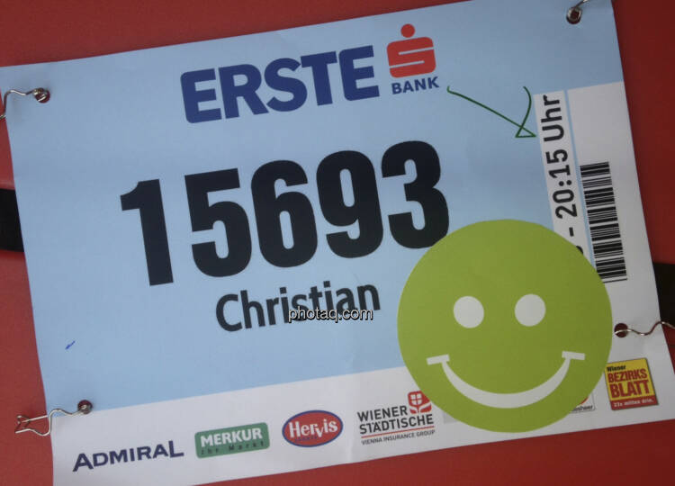 Startnummer mit Smeil: "Christian" ist exakt 500. geworden, siehe http://runplugged.com/2013/10/02/exakt_auf_rang_500_beim_erste_bank_vienna_night_run_4km_waren_sicher_nicht_4km