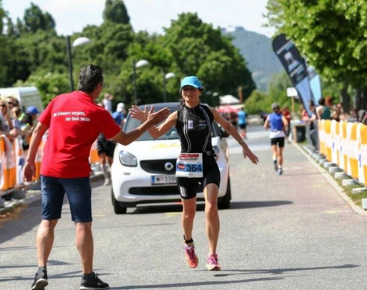 Anna Kohns: "Mein Sportschnappschuss des Jahres!" beim Vienna City Triathlon mit Gerhard Seidl - Voten und/oder auch sich selbst nominieren unter http://www.facebook.com/groups/Sportsblogged